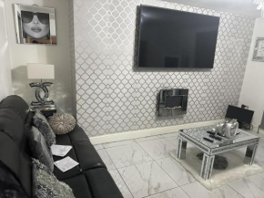Beautiful 1-Bed House in Bradford
